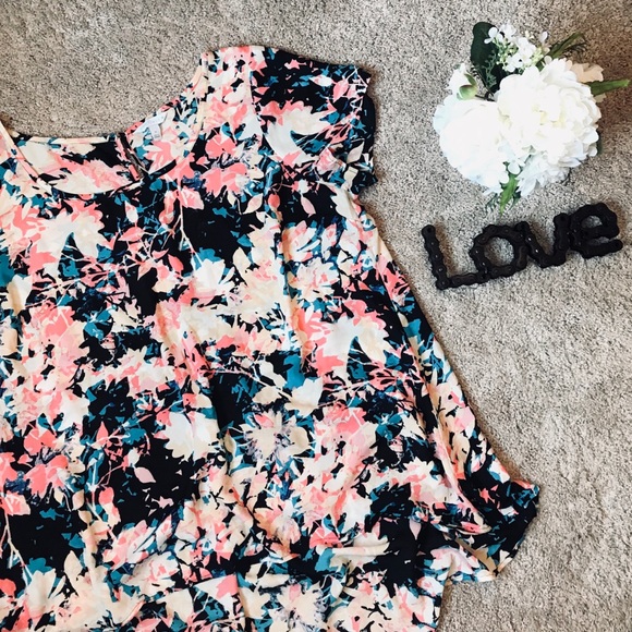 Flowy Floral Shirt - Picture 2 of 3